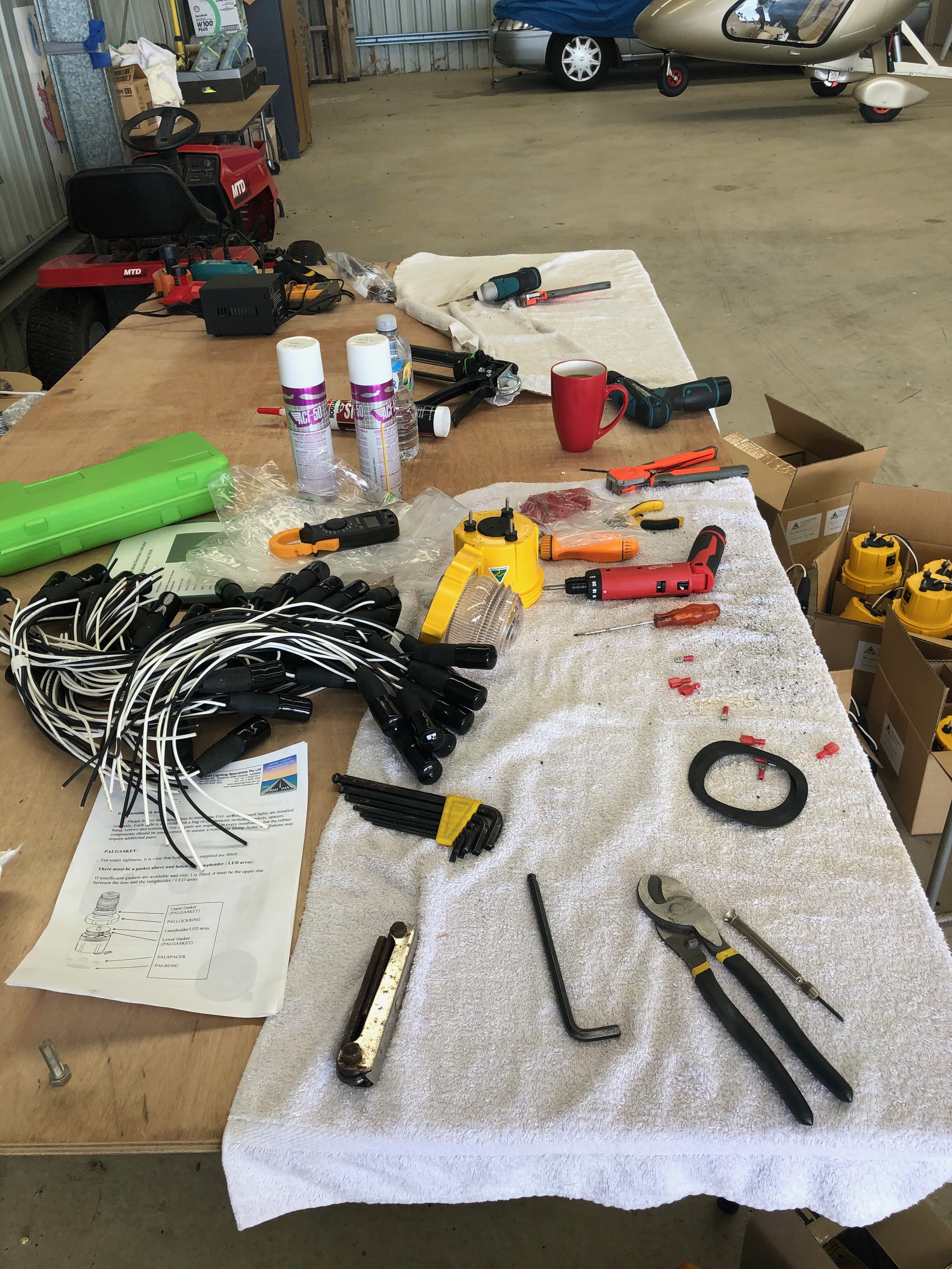 Work bench for constructing LED light units