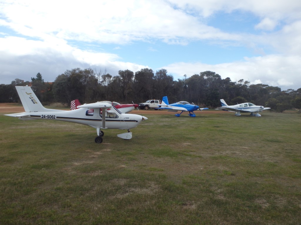 Aircraft on the ground are from front to right, Jabiru, Vans RV-7, Vans RV-7A and Piper PA28.